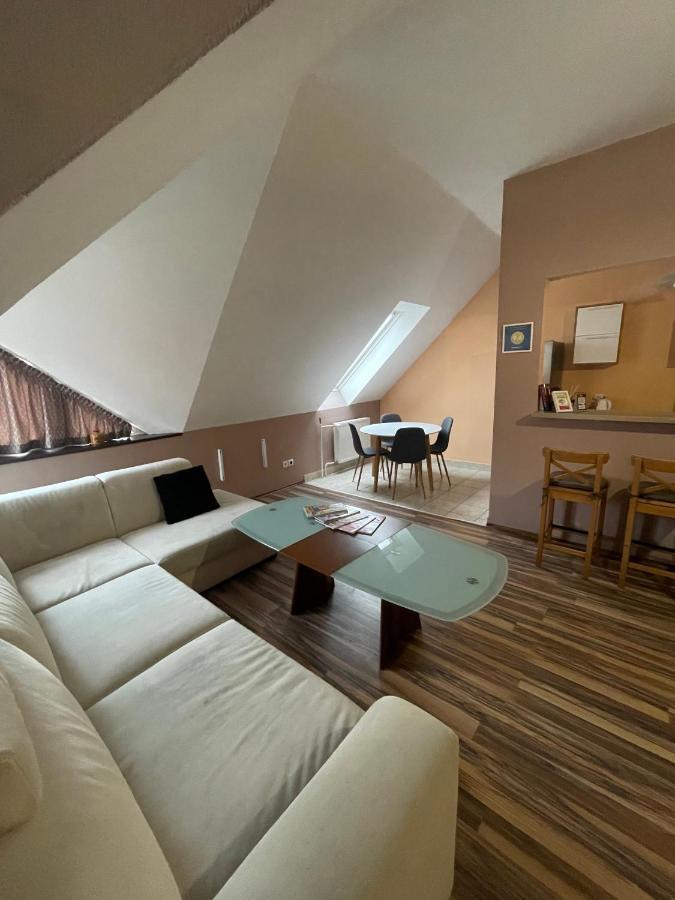 Palank Apartman Mosonmagyaróvár Exterior foto